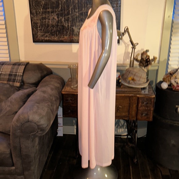 Vintage 1960’s Lorraine Nightgown - Picture 3 of 7